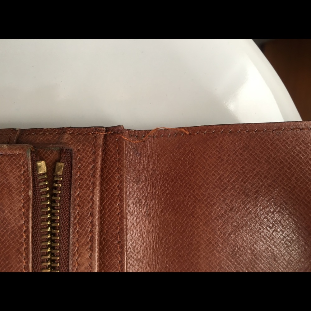 Authentic Vintage Monogram Louis Vuitton Wallet VGUC Cards Passport Change - Picture 7 of 8